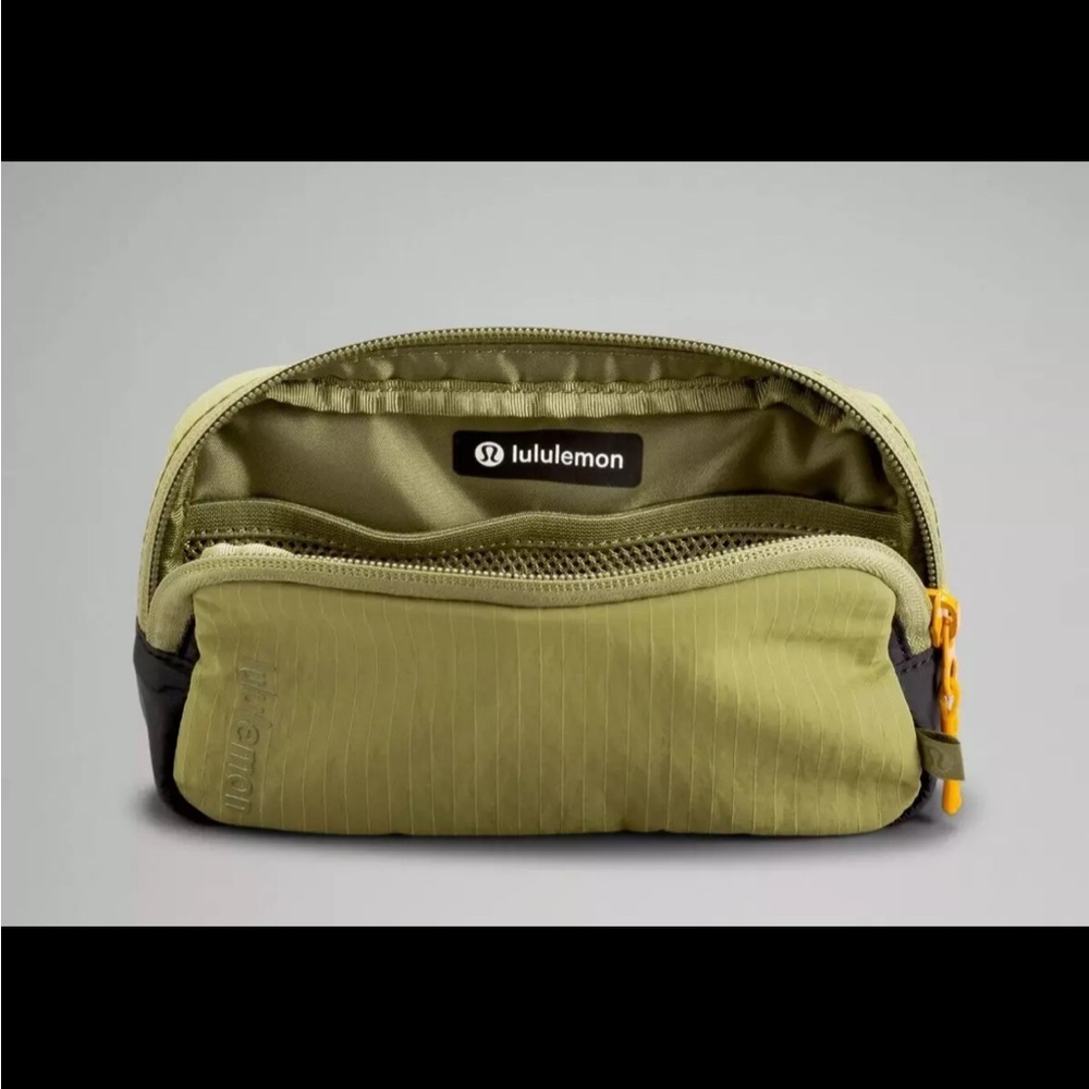 Lululemon athletica Green Mini Belt Bag 0.7L Unisex - Picture 2 of 6